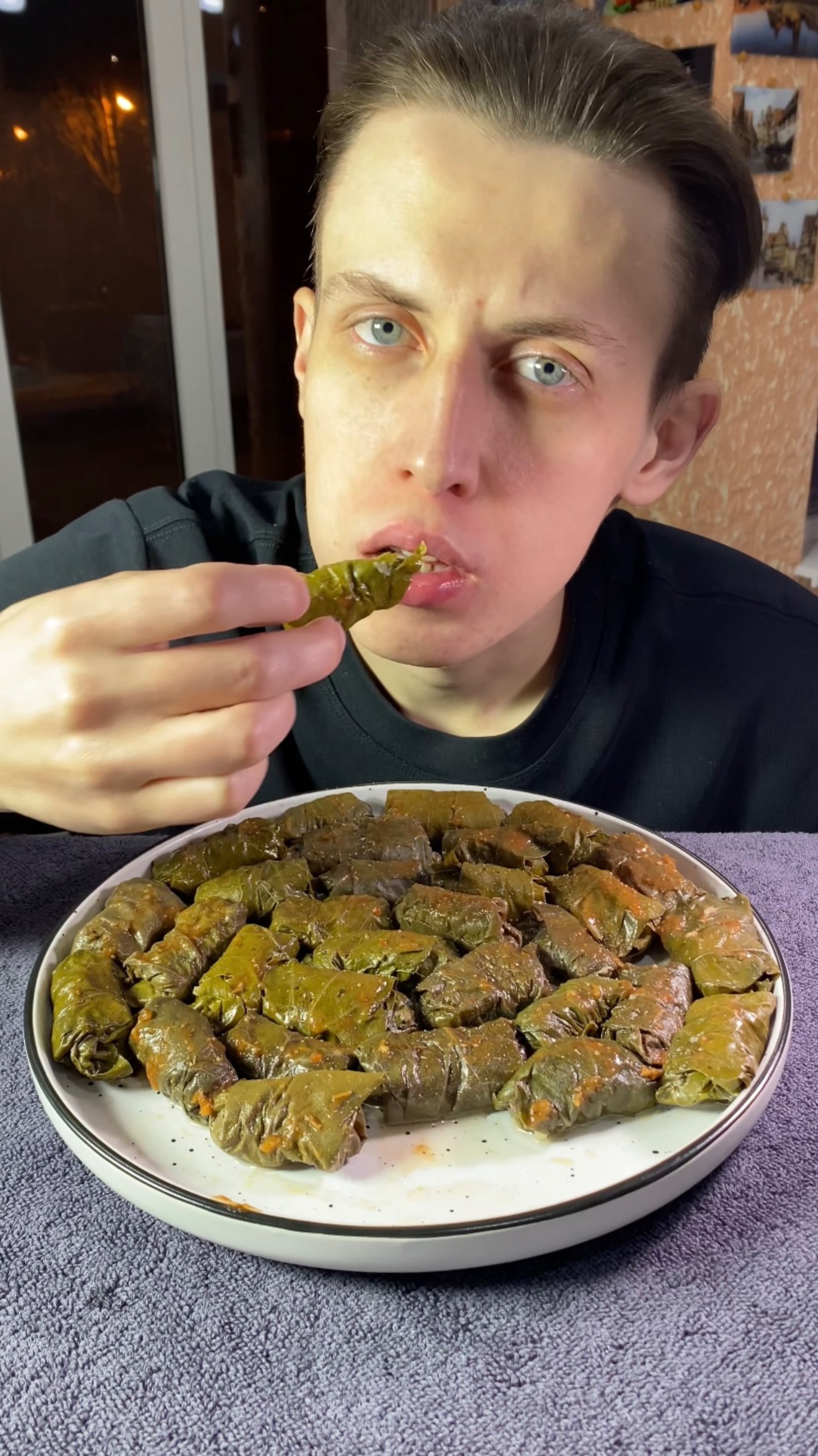 Гора долмы. Я это съем, а вы посмотрите. #мукбанг #яролегович #еда