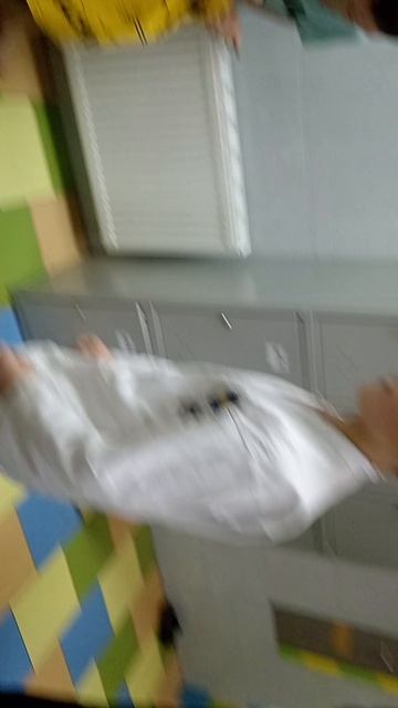 РЕЗНЯ В РАЗДЕВАЛКЕ 2 ЧАСТЬ