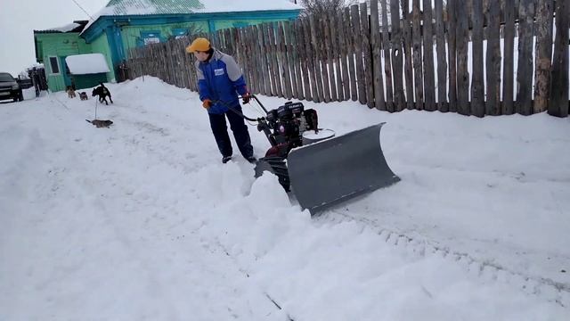 "Маленький ТАНК"- мотоблок Ока с отвалом.