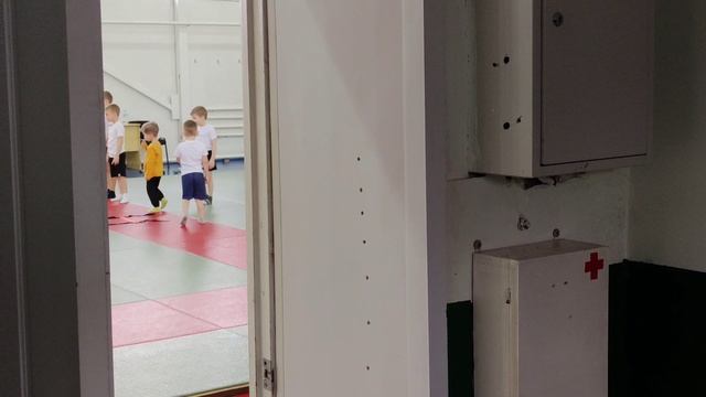 Детский канал "ДиноДаник" на тренировке
