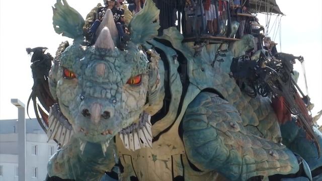 Inauguration de l'iguane de Calais