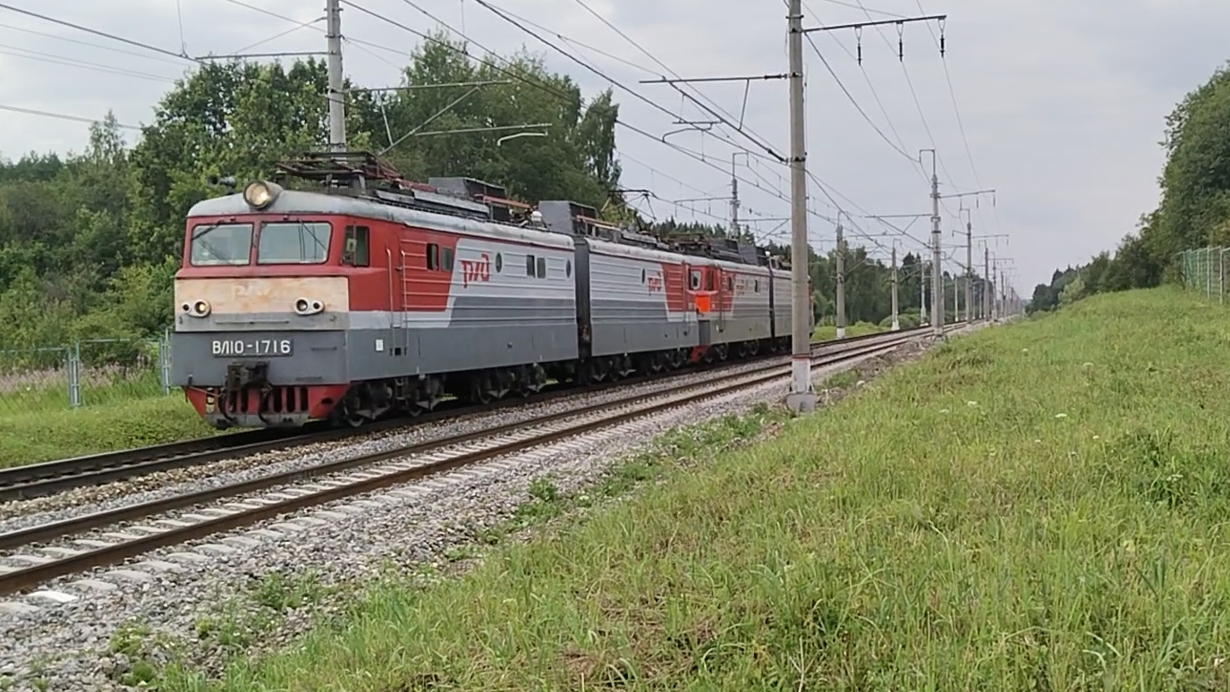 Сплотка ВЛ10 - 1716 и ВЛ10У - 177 проследует перегон Клин-Подсолнечная.