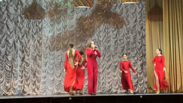 Синхронный танец девушек 8 июля 2024 Шахты #upskirt#современный#танец