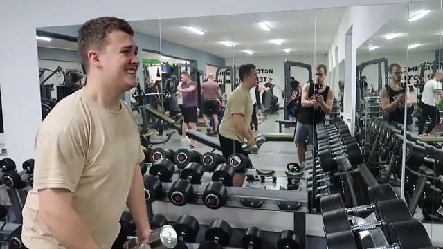 Добро пожаловать. Илья и гачи движения. Качалкаааа