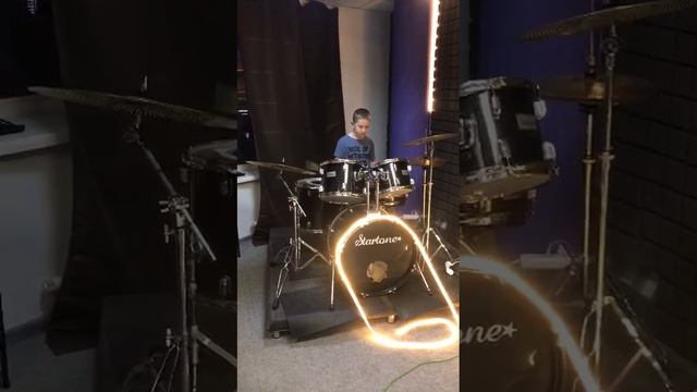 Я сыграл половину штиля барабанах