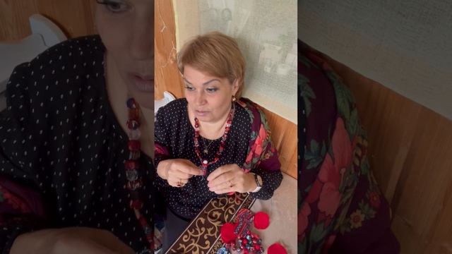 Болталка. Бусы для лошадки.
