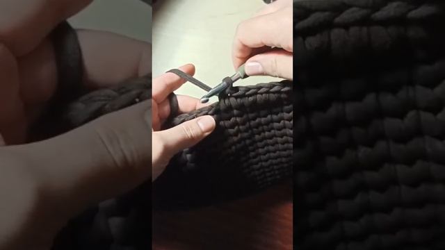 Ровные галочки крючком из трикотажной пряжи