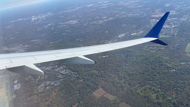 United Airlines Boeing 737 MAX 8 landing at Newark (EWR)