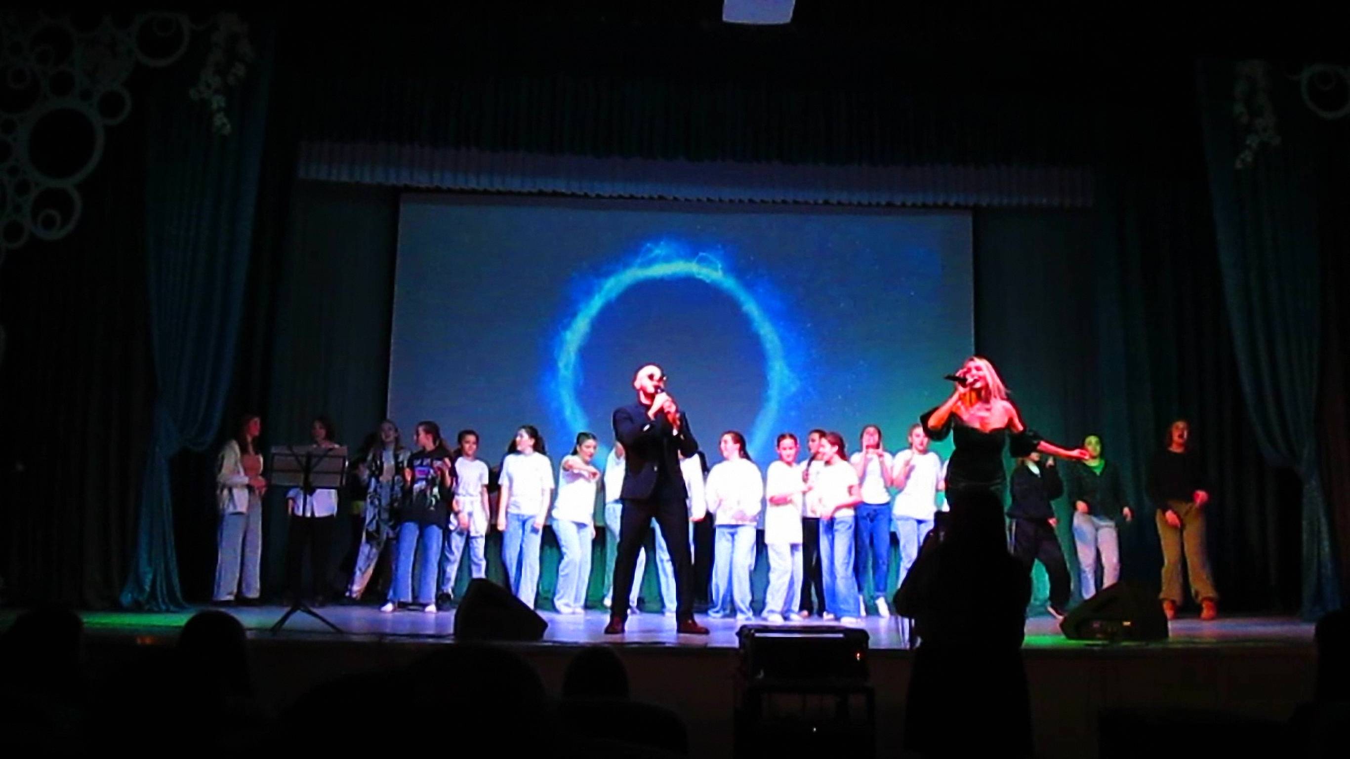 Поёт кавер-группа "Гараж Бэнд" из Саратова - От заката до восхода