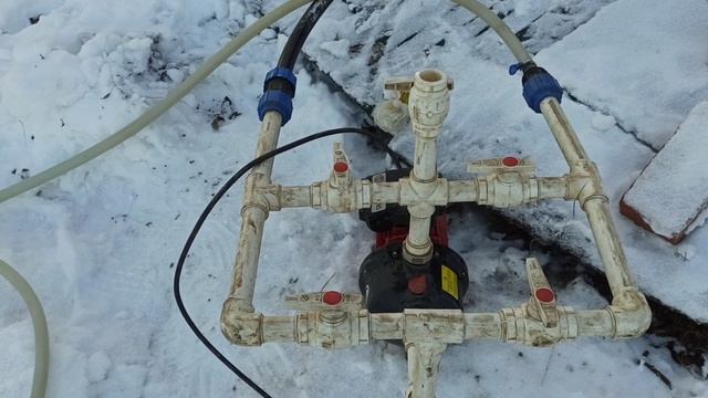 Как набрать воды из абиссинки зимой без утепления и кессона.