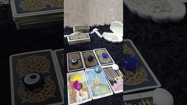 Любит ли Он Вас? ❤️ Экспресс расклад на таро🔮💖