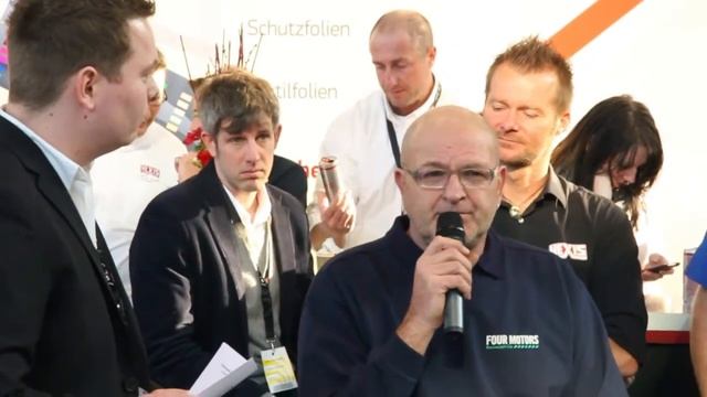 Wetec 2012: Live-Folierunng Bioconcept-Car auf dem Stand von HEXIS