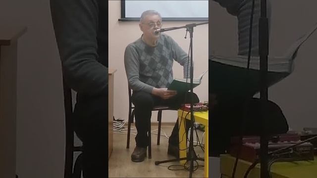 Молодая была