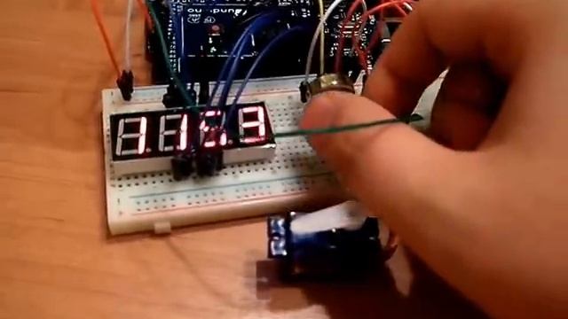 Pusher = Arduino, 4 digit 7 segment display, potentiometer, button, servo
