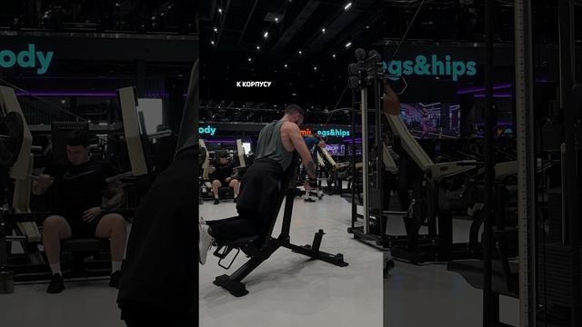 Пулловер на скамейке