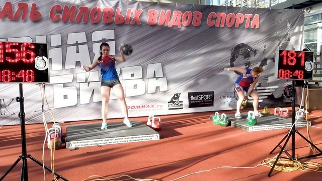 Рывок гири Кривошеина Галина 16 кг, Карпушенко Ульяна 20 кг Железная битва 2025