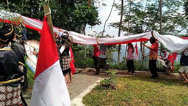 BENDERA MERAH PUTIH 100 METER....Proses Syuting di PUNCAK WIDOSARI SAMIGALUH KULON PROGO