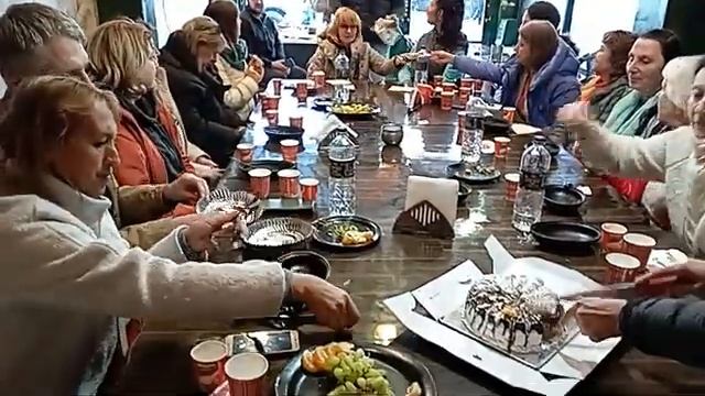 Север. Индия, Кашмир. Праздничный стол за приезд в Шринагар и в День Рождения Лидии Хрипач. МНШУ