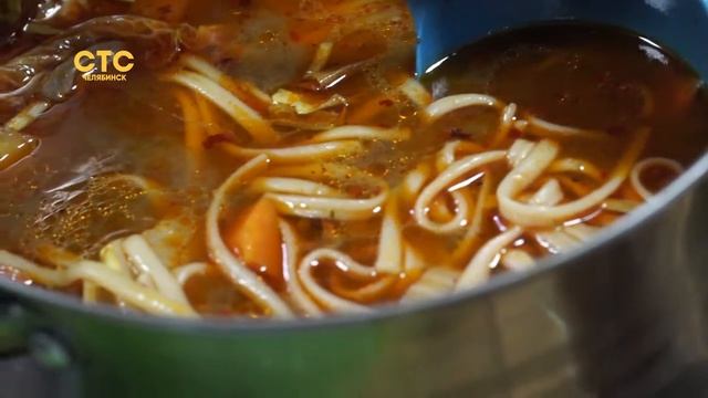 Десятки разнообразных блюд и арт-моделей