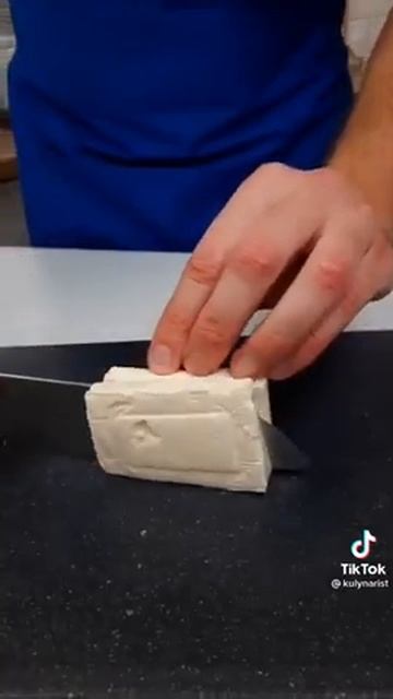 Салат из крабовых палочек с корейской морковью.