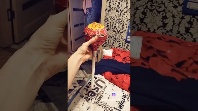 огромный чупа-чупс 😂