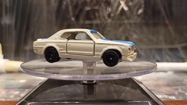Nissan skyline 2000 GT-R racing 1:64