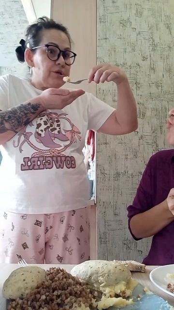 Мукбанг стоя!