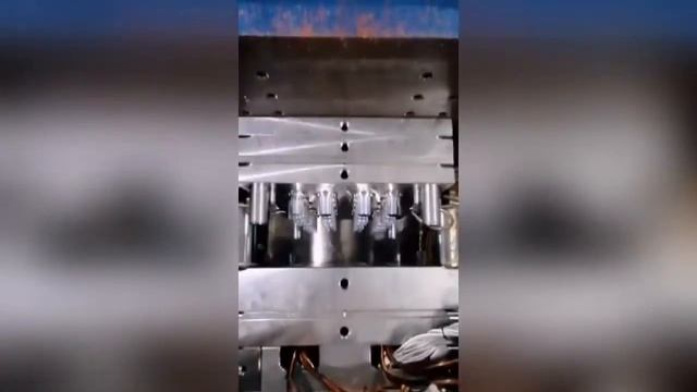 www.gosder.com | 24 cavities dust cover hot runners molds moulds toolings English