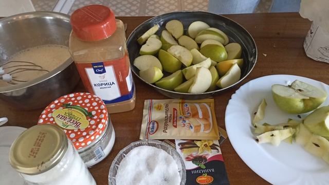 Шарлотка сегодня королева стола