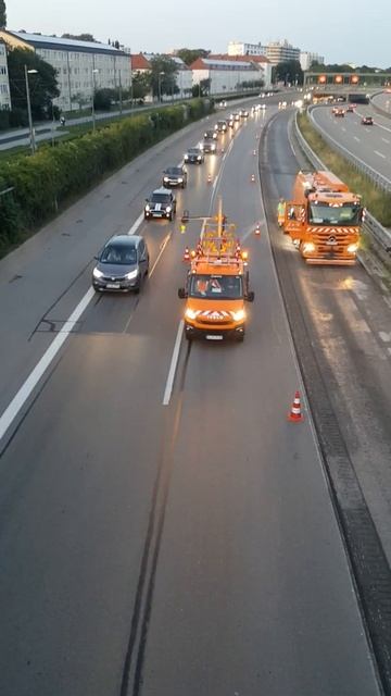X Cone 2.0 "Conny" München beim Aufstellen von Leitkegeln