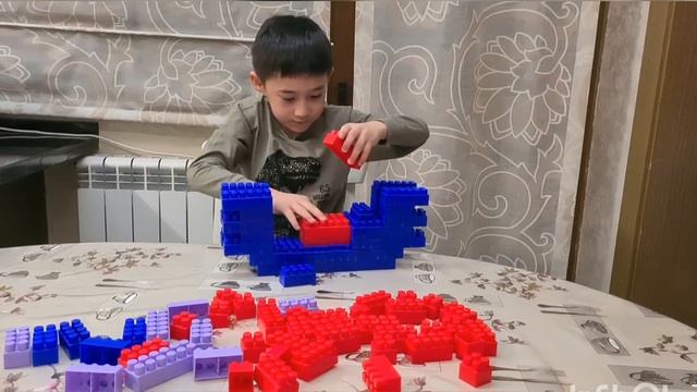 Махоша собирает танк КВ-45. Mahosha is constructing a tank KV-45.