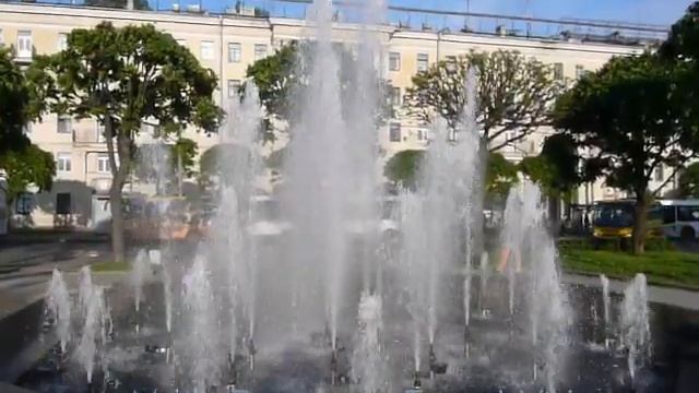 Фонтан на пл.Финляндского вокзала - Fountain at Finlyandskiy rw station square, Saint-Petersburg