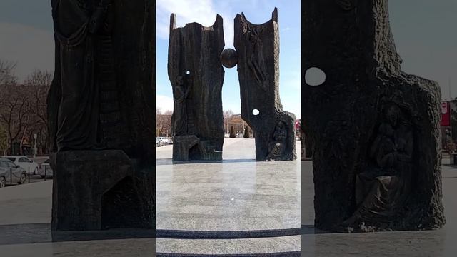 памятник в Ташкенте.