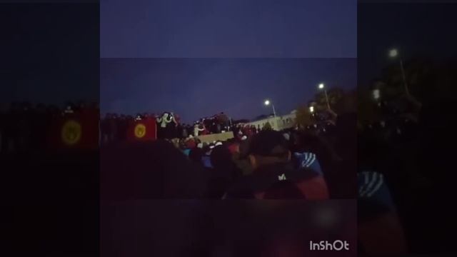 Митингующие продолжают праздновать победу на площади Ала-Тоо (видео)