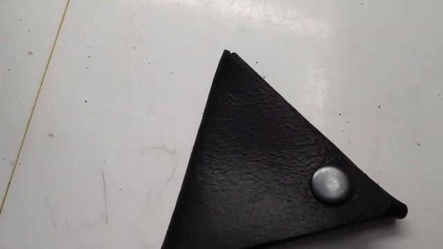 МОНЕТНИЦА  ИЗ  КОЖИ .