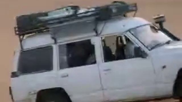 Erg Awbari, towards lakes in Nissan Patrol Y60, Libya