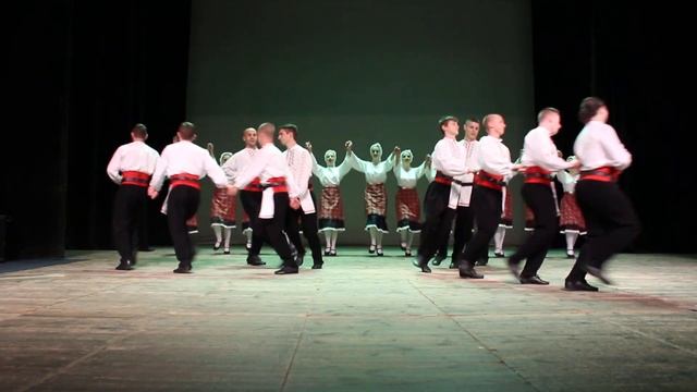 Състав "Луди млади", танц „Лудоселската“. Видео: "Луди Млади"
