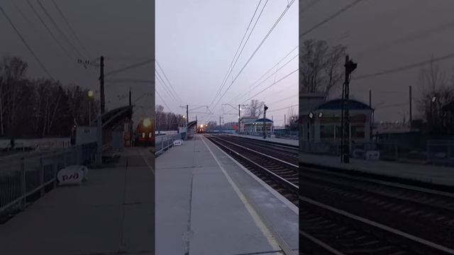 Электровоз ЭП2К-267 на платформе О.п Матвеевка 2 путь С пассажирским поездом ГОРОД НОВОСИБИРСК