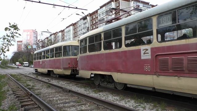 Tatra T3SU №179/180 маршрут №24 "Эльмаш - 7 Ключей" останавливается на остановке "Дружининская"