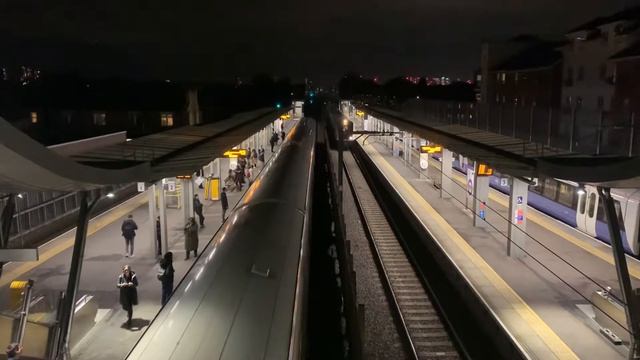 Class 400 Southern and Class 345 Elizabeth Line arriving at Abbey Wood
