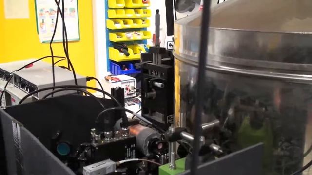 Hector (Spain) prepared an experiment to measure optical-magnetometer signals