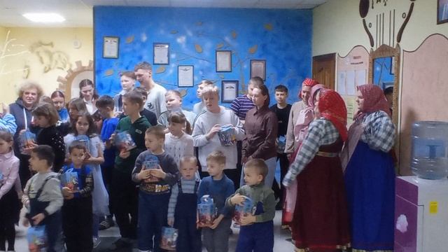 концерт ансамбля "Родничок" в детском доме г. Щигры (21).mp4