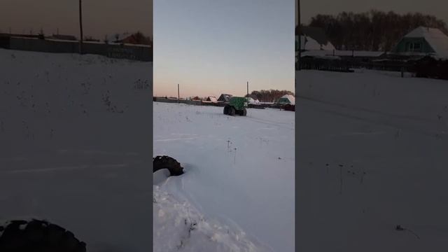 Болотоход переломка штурм кучи снега.