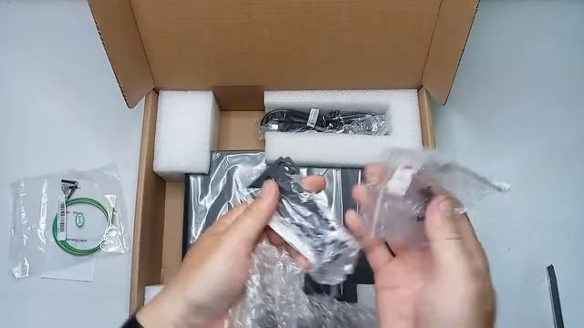 UNBOXING RUIJIE/REYEE RG-NBS3100-8GT2SFP-P By NeXTGENiT