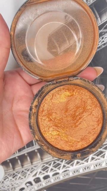 THE MOST NATURAL HIGHLIGHTER EVER FOR WOC #mac #highlighter #shorts