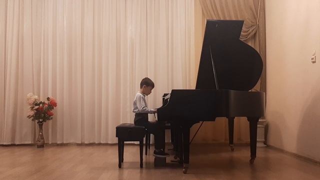 Мавлюдов Раиль 7 лет, Е Гнесина "Этюд" С-dur; Д.Кабалевский "Ёжик"