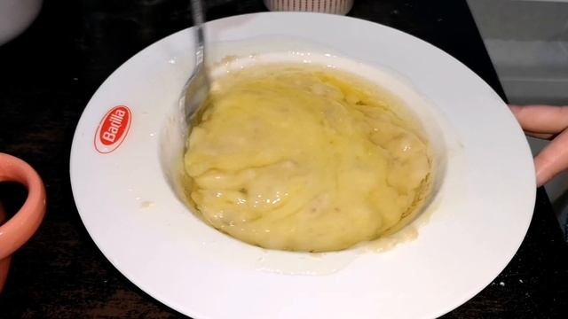 HOW TO BAKE BANANA CAKE