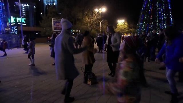 АНАПА.Театральная площадь. Танцы. 31 декабря!