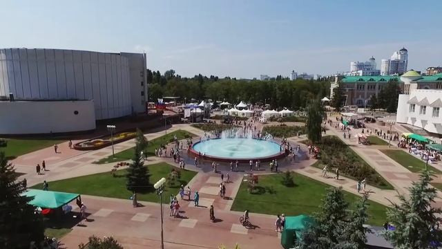 С Днём строителя!