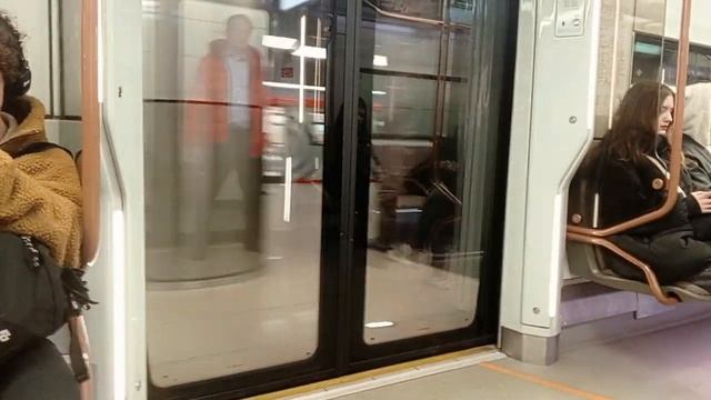 Поездка на поезде Москва 2020 от станции Деловой центр до Совёловской.